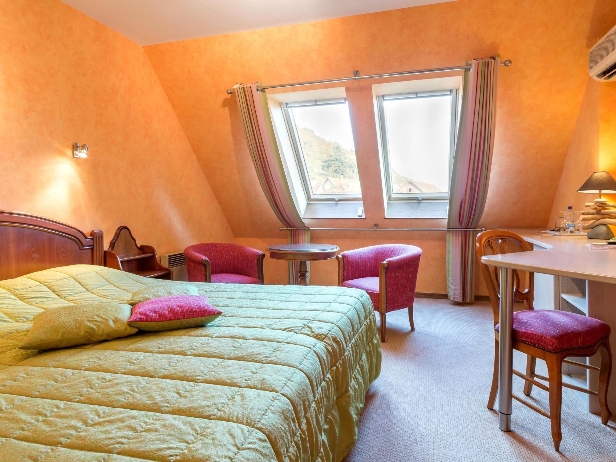 Westhalten Auberge Du Cheval Blanc Depuis 1785 מראה חיצוני תמונה