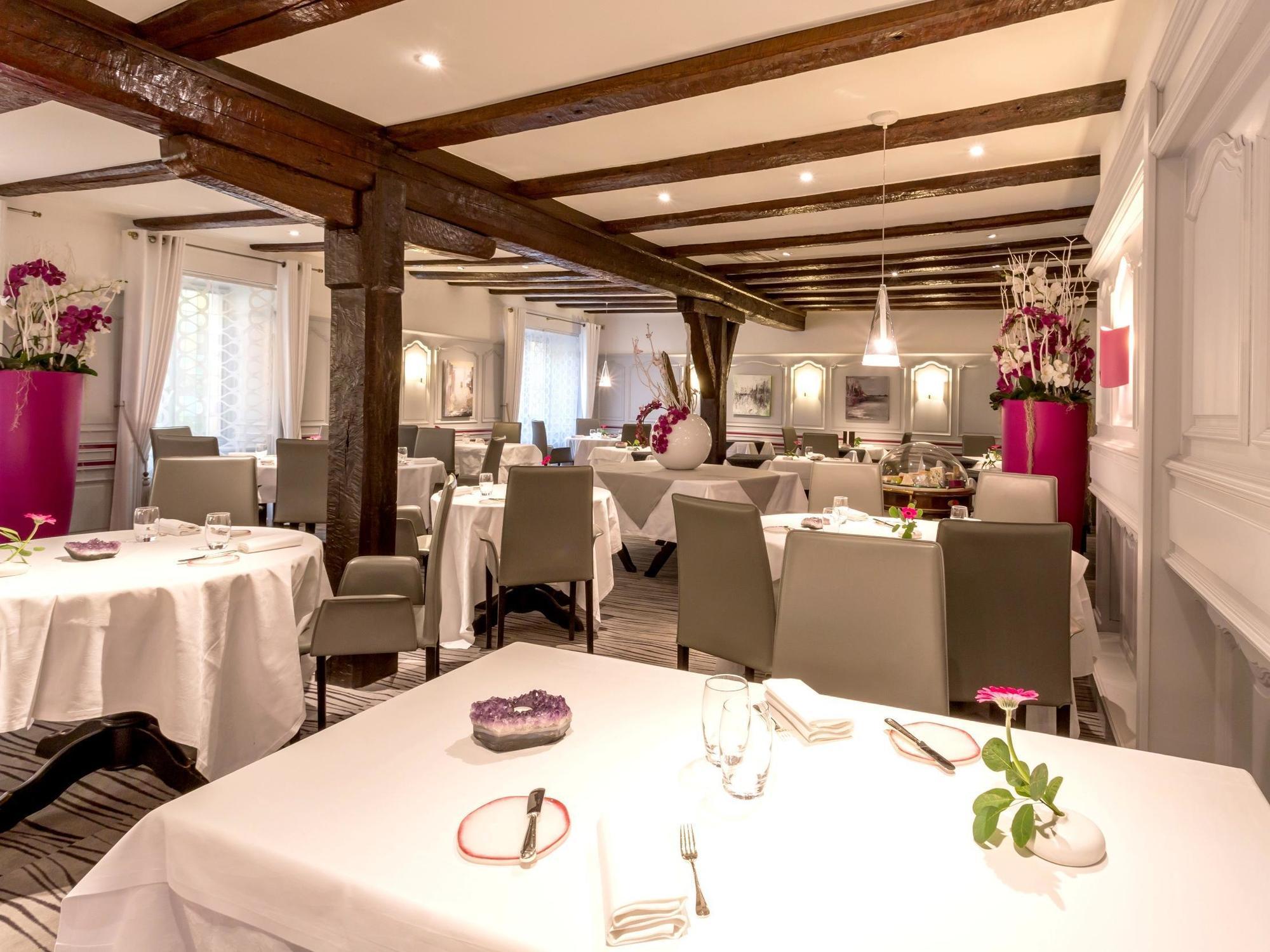 Westhalten Auberge Du Cheval Blanc Depuis 1785 מראה חיצוני תמונה